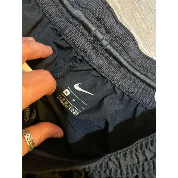 Nike NWT Standard Fit Basketball Black Dry Fit Sweatpants, Size Medium, MSRP $70 - Picture 4 of 10